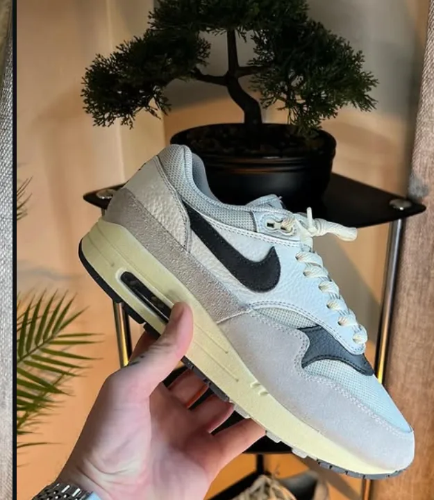 Nike Air Max 1 in grey and navy